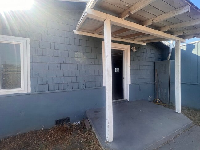 Building Photo - MOVE IN SPECIAL!!!  2BR/1BA House w/ bonus room available FOR RENT NOW!