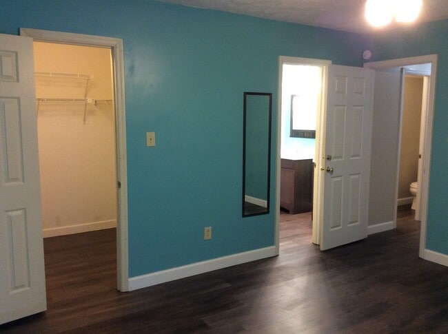 Building Photo - Located in the Heart of Havelock!