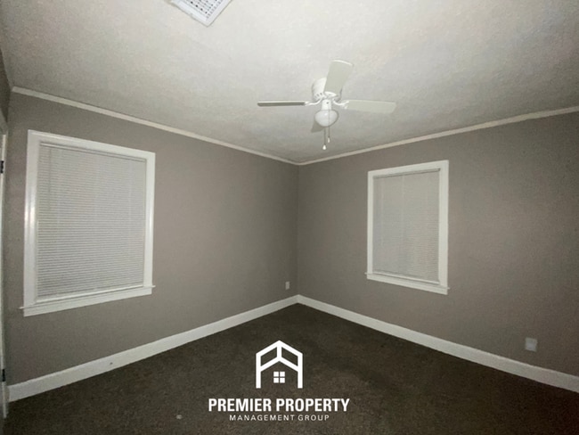 Building Photo - Charming 2BR/1BA Highland Heights Cove | Formal Dining Area & Huge Backyard