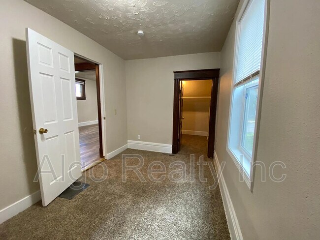 Building Photo - 603 Lawson Ave E