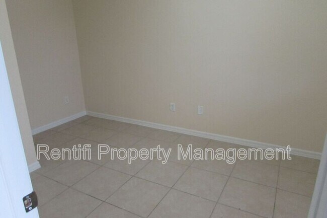 Building Photo - 1562 Gilbert Ave S