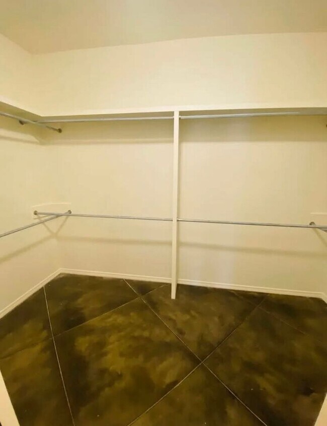 Building Photo - 5530 Gonzaga Ln