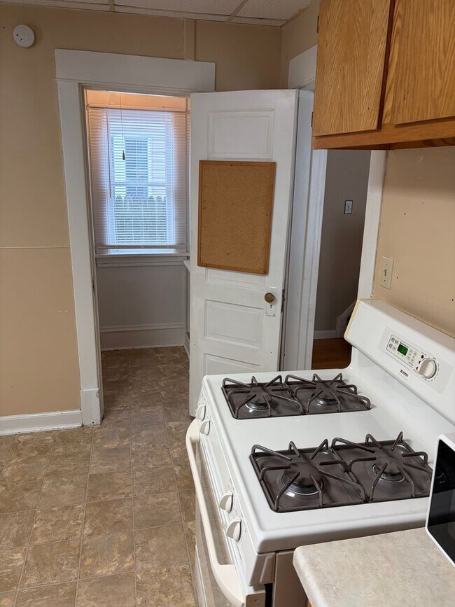 Building Photo - Charming 2-Bedroom, 1.5-Bath with Garage & Fenced Yard