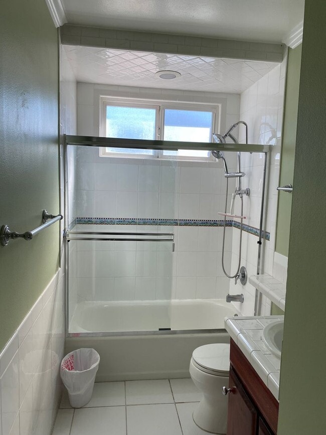 Building Photo - Beautiful 4 Bedroom Home for Rent in Huntington Beach