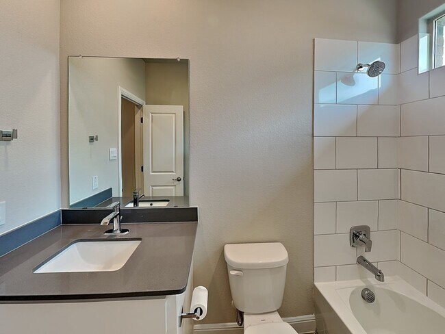 Building Photo - 212 Dunmore Dr