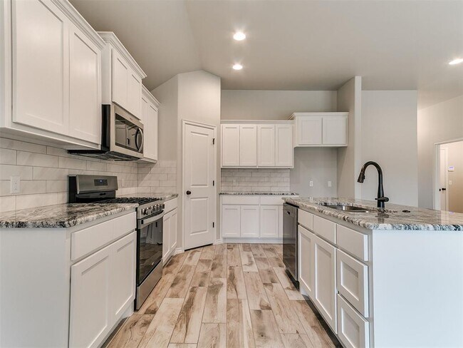 Building Photo - 12104 Rockbed Dr