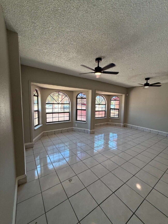 Building Photo - 11708 Sierra Azul Dr