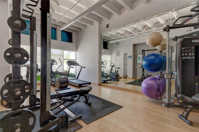 Building Photo - 4925 Collins Ave