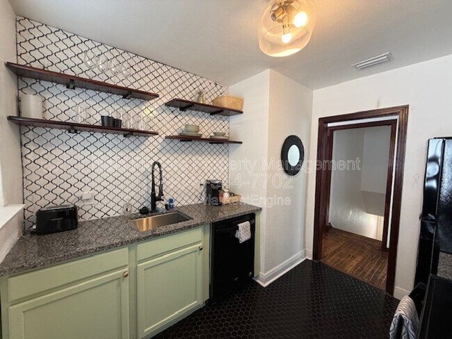 Building Photo - 2811 College St