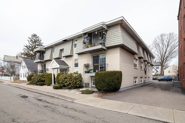 Building Photo - 13 Summer St