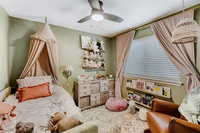 Building Photo - 916 Great Britain Blvd