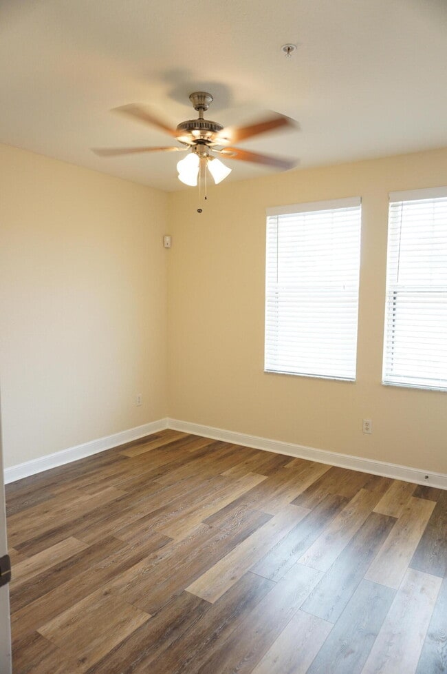 Building Photo - 883 Millbrae Ct