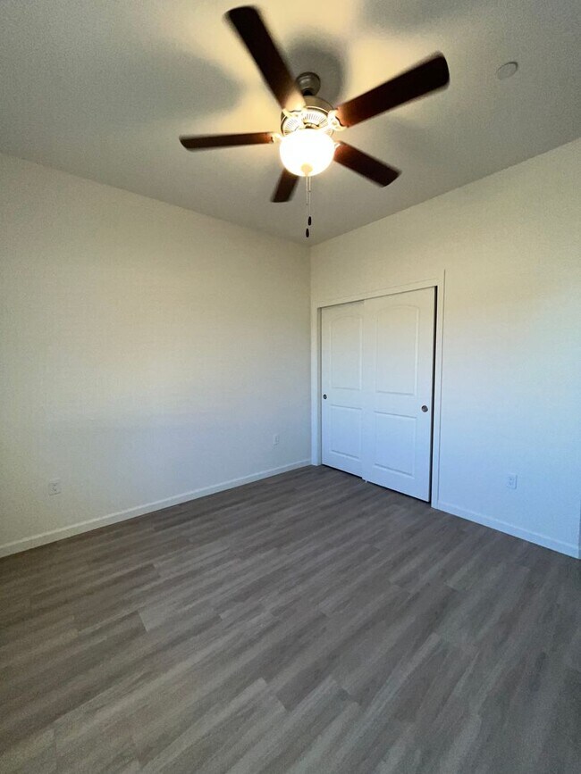 Building Photo - 4214