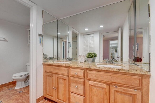 Building Photo - 562 Springdale Cir