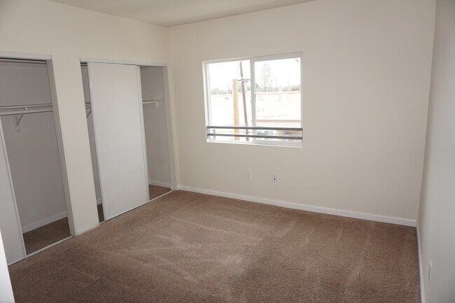 Building Photo - 9126 Langdon Ave
