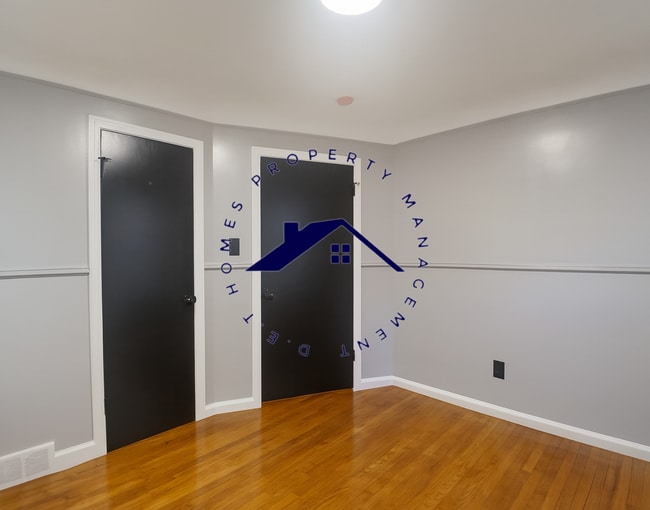 Building Photo - 10510 Lanark St