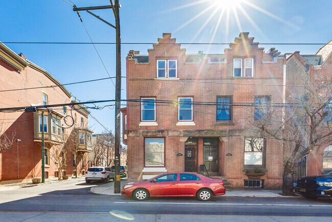 Primary Photo - 2428 Poplar St