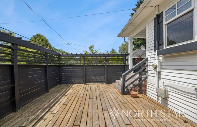 Building Photo - Remodeled Sellwood Bungalow