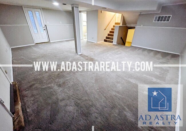 Building Photo - Open 3 Bed 2 Bath Home KCMO!!-Available NOW!!