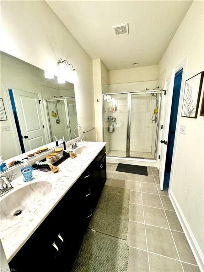 Building Photo - Stunning Modern Haven