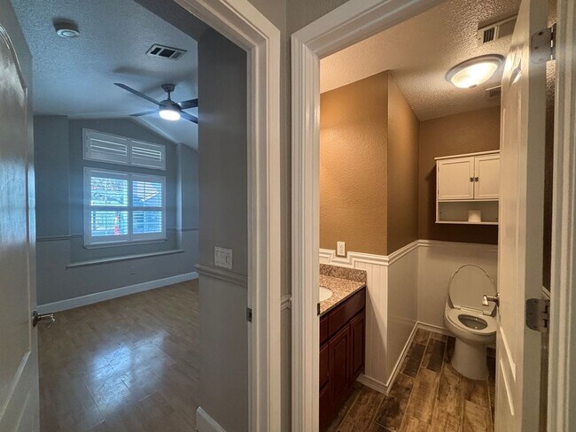 Building Photo - 1150 Buckthorn Ln