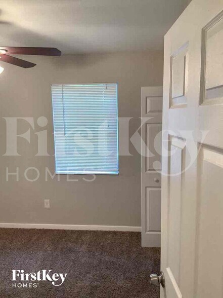 Building Photo - 1410 NE 43rd Ct