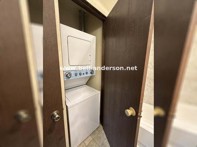 Building Photo - Cozy 1 Bedroom Condo Available for Immediate Move In- RENT SPECIAL $200 OFF FIRST MONTHS RENT!
