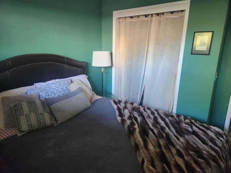 Building Photo - 7153 18th Ave SW