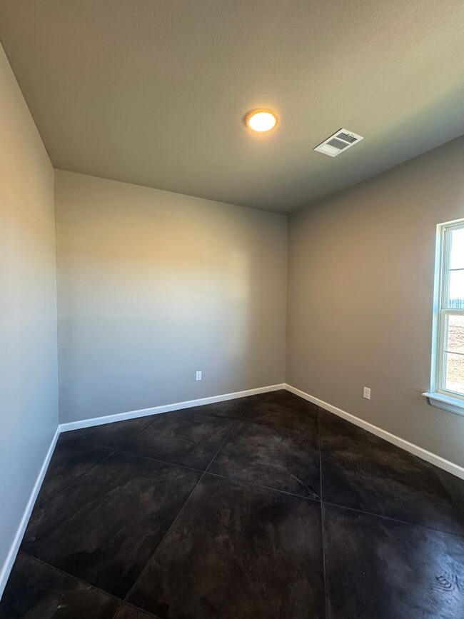 Building Photo - Brand New Construction 4/2/2 Located in Gl...