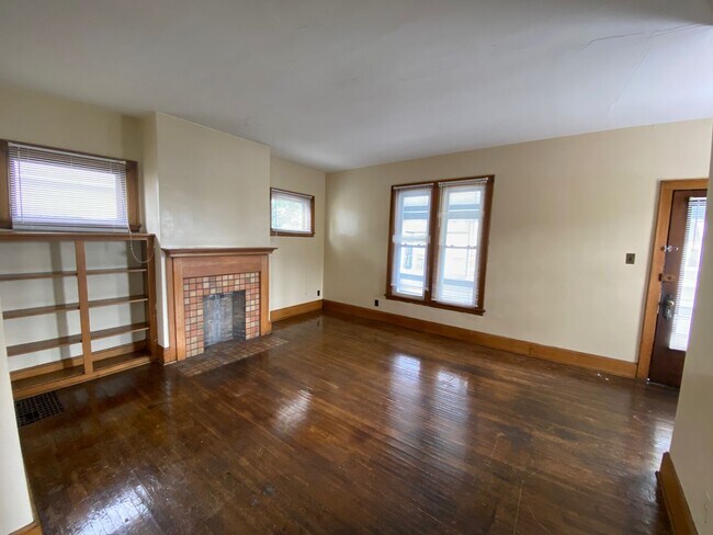 Building Photo - E Woodruff Ave 66-68 RGI