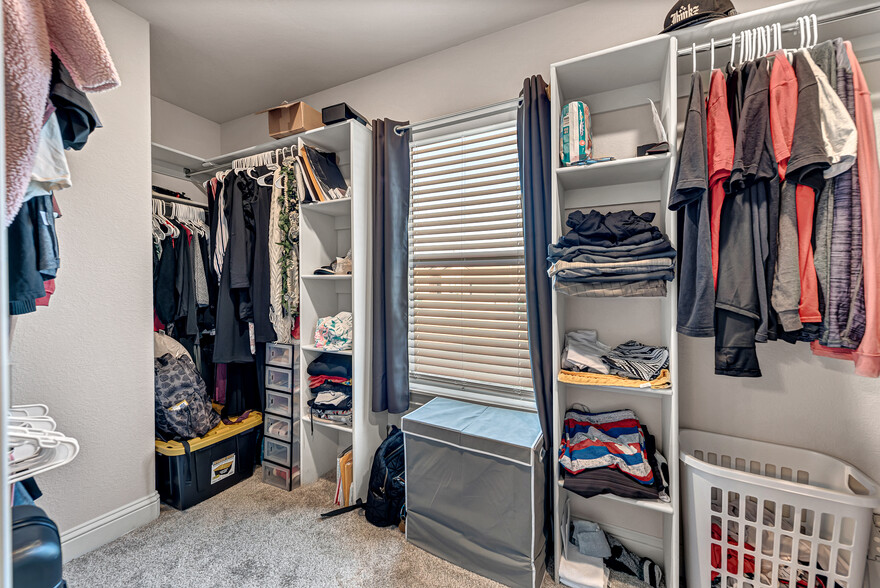 Large, spacious closet - 1871 Sunrise Cir