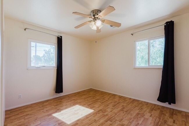 Building Photo - 3 Bedroom 2 Bathroom