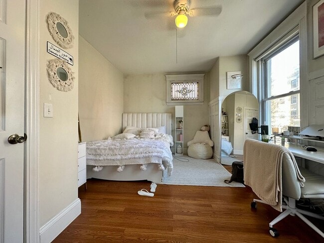 Building Photo - BROOKLINE 6 BED/3 BATH NEAR B.U. AVAILABLE ANY TIME FROM NOW - JAN 1ST, 2026