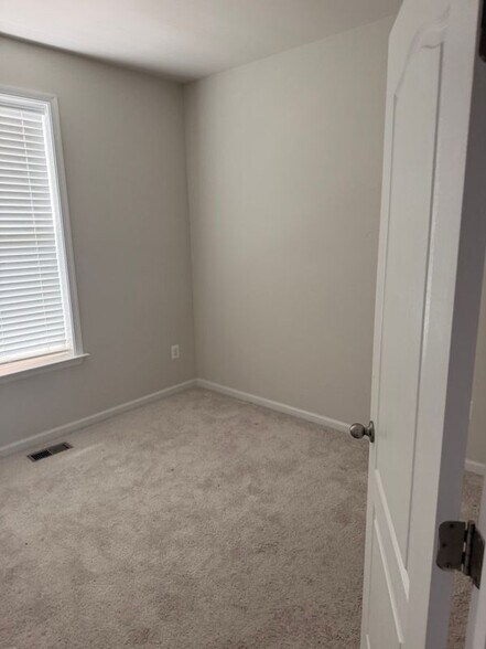 Building Photo - 1011 Flester Ln