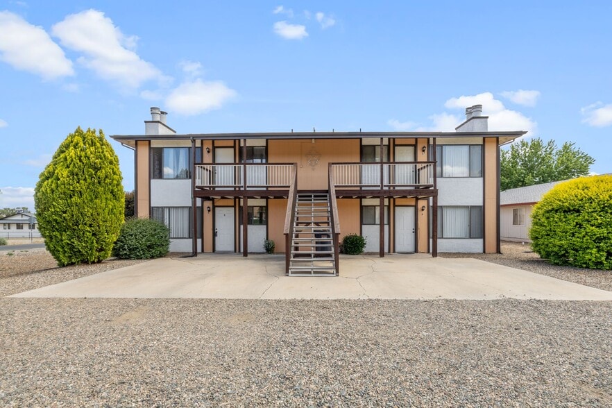 Building Photo - 1299 N Tapadero Dr