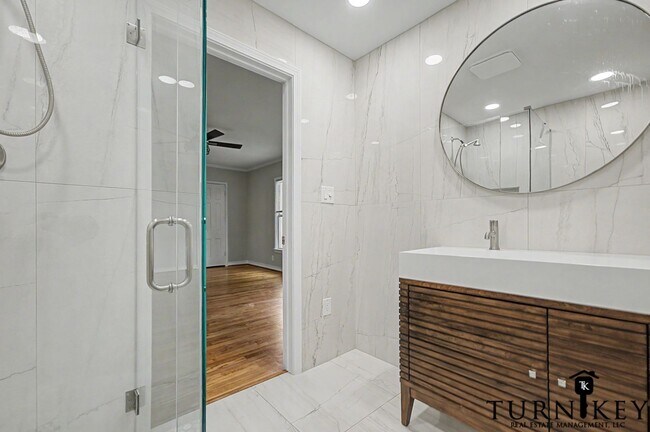 Building Photo - Vintage Charm Meets Modern Comfort Fully Updated 1942 Home in Fort Worth's Ridglea Area