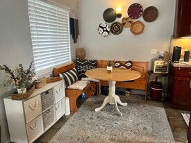 Building Photo - 2540 Robinson Ave