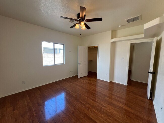 Building Photo - 3 BEDROOM HOME IN THE FOOTHILLS!