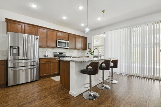 Building Photo - 4 Bedroom Single Family in Chandler