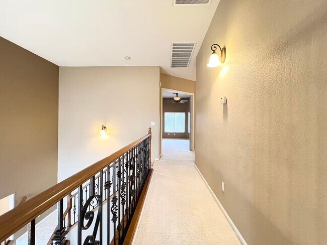Building Photo - 2105 Eaglepath Cir