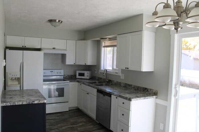 Building Photo - 575 Crimson Dr