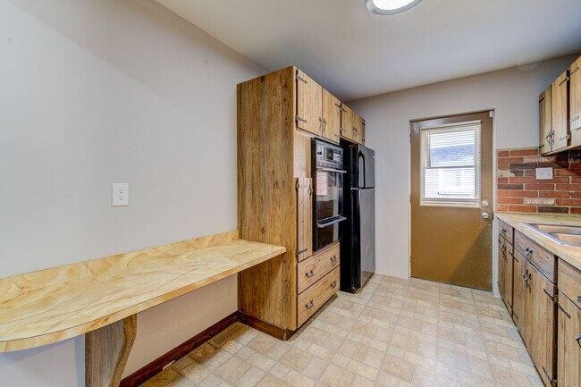 Building Photo - 3937 Jane Ave