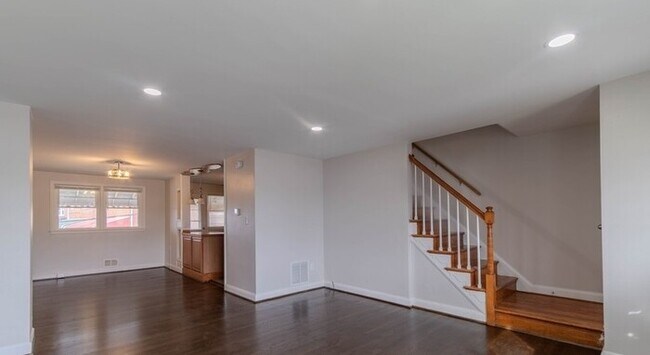 Building Photo - 3 Bedroom Home 21206