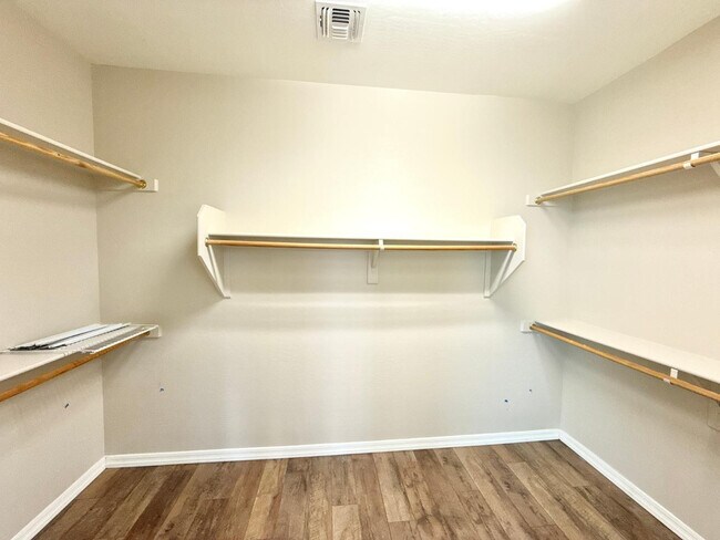 Building Photo - 17455 W Meadow Ln