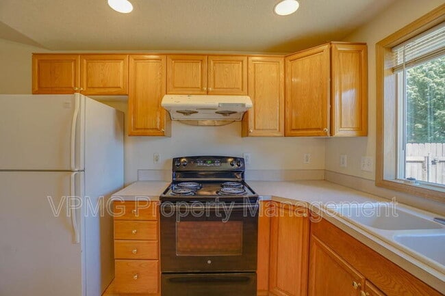 Building Photo - 3107 NE 148th Ave