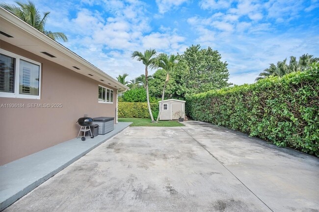 Building Photo - 7421 SW 145th Terrace