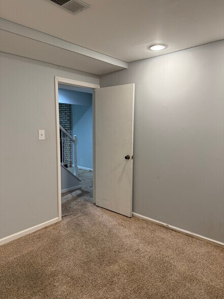 Building Photo - 7028 Palamar Turn