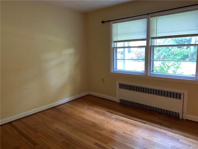 Building Photo - 35 Sylvan St