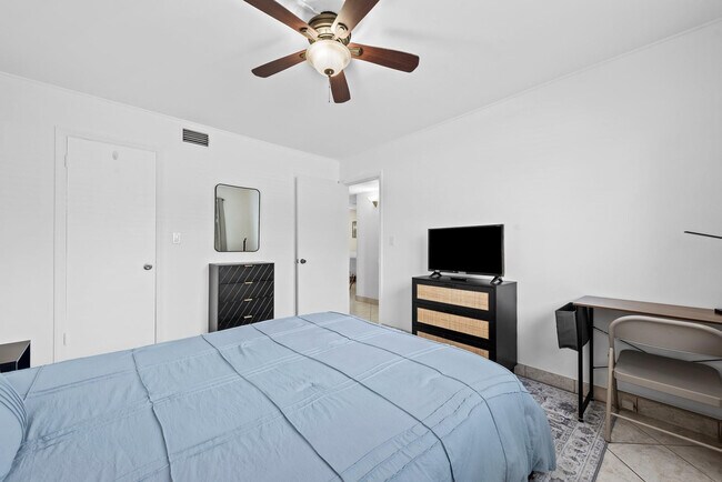 Building Photo - 1000 SE 15th St