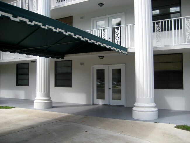 Building Photo - 3520 Whitehall Dr